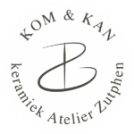 kom kan logo wit