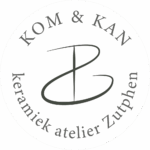 logo komkan wit dg